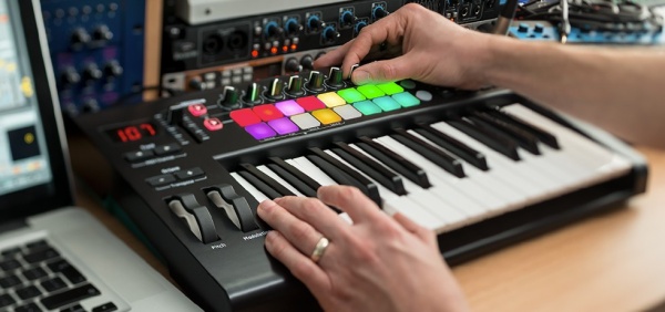 如何选购MIDI键盘? 如何选购MIDI键盘?